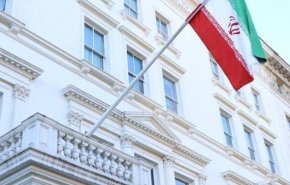 السفارة الايرانية في لندن تتعرض لاعتداء وسط اهمال الشرطة البریطانية