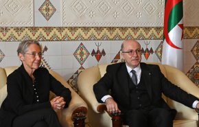 رئيس الوزراء الجزائري يذكر السلطات الفرنسية بمشاكل التأشيرة والهجرة