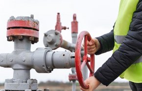 المفوضية الأوروبية تعتزم اقتراح آلية للحد من تقلبات أسعار الغاز
