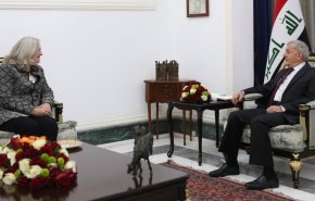 الرئيس العراقي يلتقي مع السفيرة الامريكية.. ماذا جرى بينهما؟
