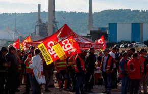 توسل دوباره دولت فرانسه به زور برای پایان دادن به اعتصاب کارکنان توتال