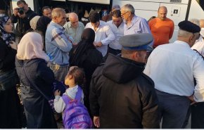 وصول دفعة مهجرين سوريين من مخيمات اللجوء في لبنان إلى معبر الدبوسية