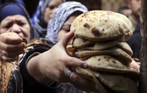 السلطات المصرية توضح حقيقة إلغاء الدعم العيني للخبز وتحويله إلى 