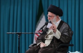 قائد الثورة الاسلامية: الشعب الايراني وجه صفعة لمن يضمر الشر لايران