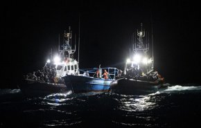 مئات المهاجرين عالقون على متن 4 سفن إنقاذ ترفض إيطاليا دخولها موانئها


