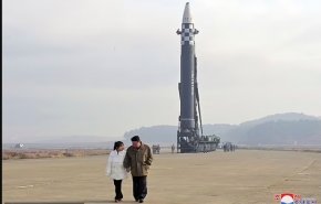 رونمایی از دختر رهبر کره شمالی در سایت پرتاب موشک + عکس