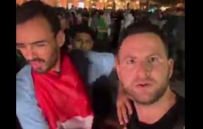 شاهد/رد فعل مشجع تونسي بعد ما عرف اسرائيلي كان يتكلم معه