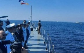 الرئيس رئيسي يشهد عرض الوحدات البحرية في جاسك جنوبي إيران
