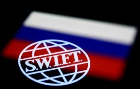 الاتحاد الأوروبي يدرس إعادة ربط بنك روسي بنظام سويفت

