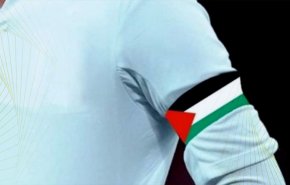 مراسل العالم: مشجعون أجانب يحملون علم فلسطين
