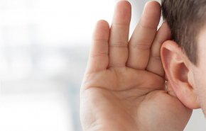 طريقة لتحسين السمع في الأماكن الصاخبة