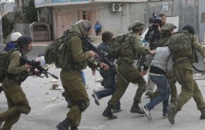 الاحتلال يعتقل 'ثمانية فلسطينيين' في أنحاء متفرقة من الضفة المحتلة