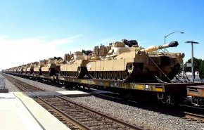 قطار يحمل معدات عسكرية أمريكية يخرج من مساره في اليونان

