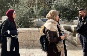 شاهد..قوات الاحتلال تعتقل 3 فتيات أثناء تواجدهن بالمسجد الأقصى

