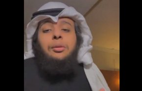 ناشط سعودي يفضح مدى حقيقة التزام آل الشيخ بالتعاليم الاسلامية
