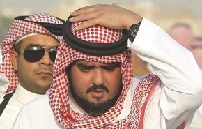 معارض سعودی شاهزاده را رسوا کرد/ اگر ذره ای شجاعت داری بگو چرا ممنوع الخروج هستی؟