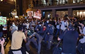 آلاف الصهاينة يتظاهرون ضد حكومة نتنياهو

