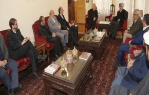 السفير الإيراني لدى كابول يبحث مع كرزاي التعاون في مجال التعليم العالي