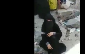 هدم منزل عائلة يمنية في تعز على يد المرتزقة السعودية + فيديو