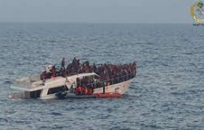 غرق " قایق مرگ" در سواحل لبنان و بیرون کشیدن اجساد 2 نفر 