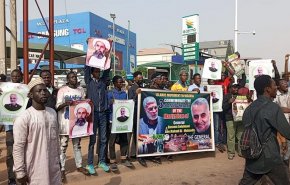 نيجيريا.. مسيرة في ذكرى استشهاد سليماني واحراق العلم الأميركي

