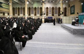 قائد الثورة الاسلامية يستقبل جمعا من النخب النسائية 