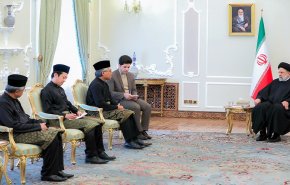 الرئيس الإيراني يؤكد على تعزيز العلاقات مع الدول الإسلامية