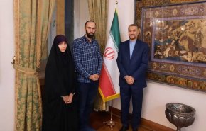 أميرعبداللهيان يلتقي بأبناء الإيراني المسجون في السويد حميد نوري