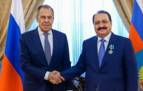 لافروف يقدم وسام الصداقة لسفير سوريا السابق لدى موسكو