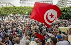 مخالفان تونسی از سالگرد انقلاب برای عزل رئیس جمهور بهره می برند