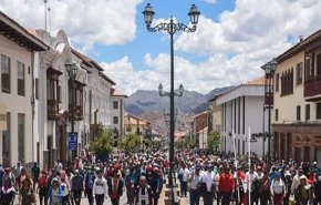 بيرو: آلاف المتظاهرين يتوجهون إلى ليما رغم إعلان حالة الطوارئ