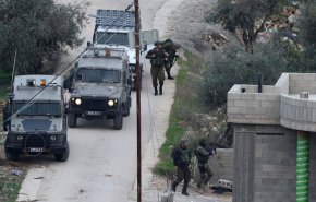 الاحتلال يعتقل 15 فلسطينيا في الضفة الغربية