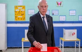 الرئيس التونسي يصدر أمرا بدعوة الناخبين للجولة الثانية من الانتخابات التشريعية