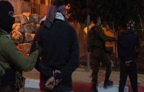 بازداشت ۱۵ فلسطینی در کرانه باختری/ یورش دوباره شهرک نشینان به مسجد الاقصی