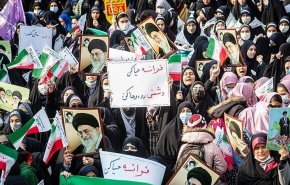 تجمع اعتراضی دانش آموزان تهرانی در مقابل سفارت فرانسه