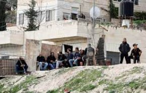 شاهد.. الاحتلال يتخذ حزمة اجراءات عدائية بحق الفلسطينيين