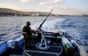 زوارق حربية صهيونية تستهدف مراكب صيد فلسطينية