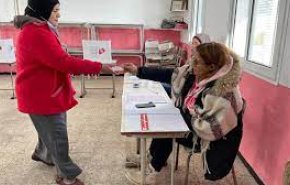 شاهد.. تداعيات المشاركة المتدنية في الانتخابات التونسية