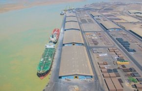 ميناء الإمام الخميني جنوبي إيران یستقبل سفنا كبيرة ذات كتل عريضة 