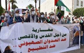 مغاربة يتظاهرون بالرباط للتضامن مع فلسطين والتنديد بالتطبيع