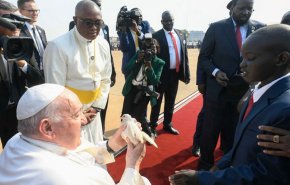 بابا الفاتيكان يصل إلى جنوب السودان من أجل 'رحلة السلام'