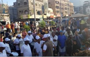 مسيرة حاشدة للحراك الثوري في عدن تنديدا بالاعتقالات التعسفية