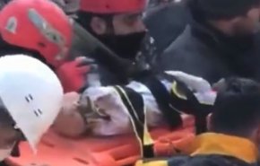نجات نوزاد دو ماهه از زیر آوار زلزله ترکیه پس از 128 ساعت+ویدیو