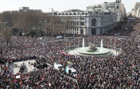 تظاهرات صدها هزار اسپانیایی علیه سیاست‌های درمانی دولت