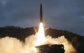 كوريا الشمالية تختبر 4 صواريخ 