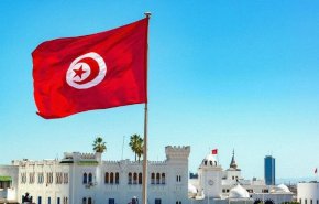 شاهد.. الحكومة التونسية تستنكر اتهامها بالعنصرية