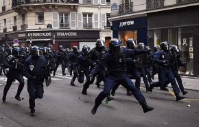 اعتراضات میلیونی در فرانسه/ بروز خشونت در سراسر کشور به دنبال درگیری معترضان و پلیس ضد شورش