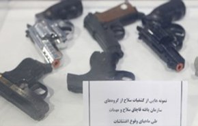 الامن الايرانية تعرض المعدات التي استخدمها مثيرو الشغب في الأحداث الأخيرة