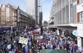 احتجاجات في بريطانيا تضامنا مع العاملين في الرعاية الصحية

