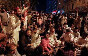 درگیری خشونت آمیز در نا‌آرامی‌های گسترده پاکستان همزمان با تلاش برای بازداشت عمران خان